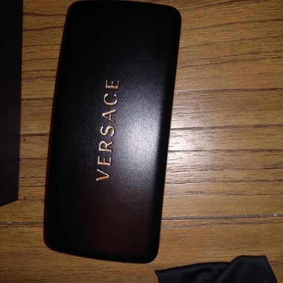 Versace Greca Sunglasses with Chain - Picture 4 of 11